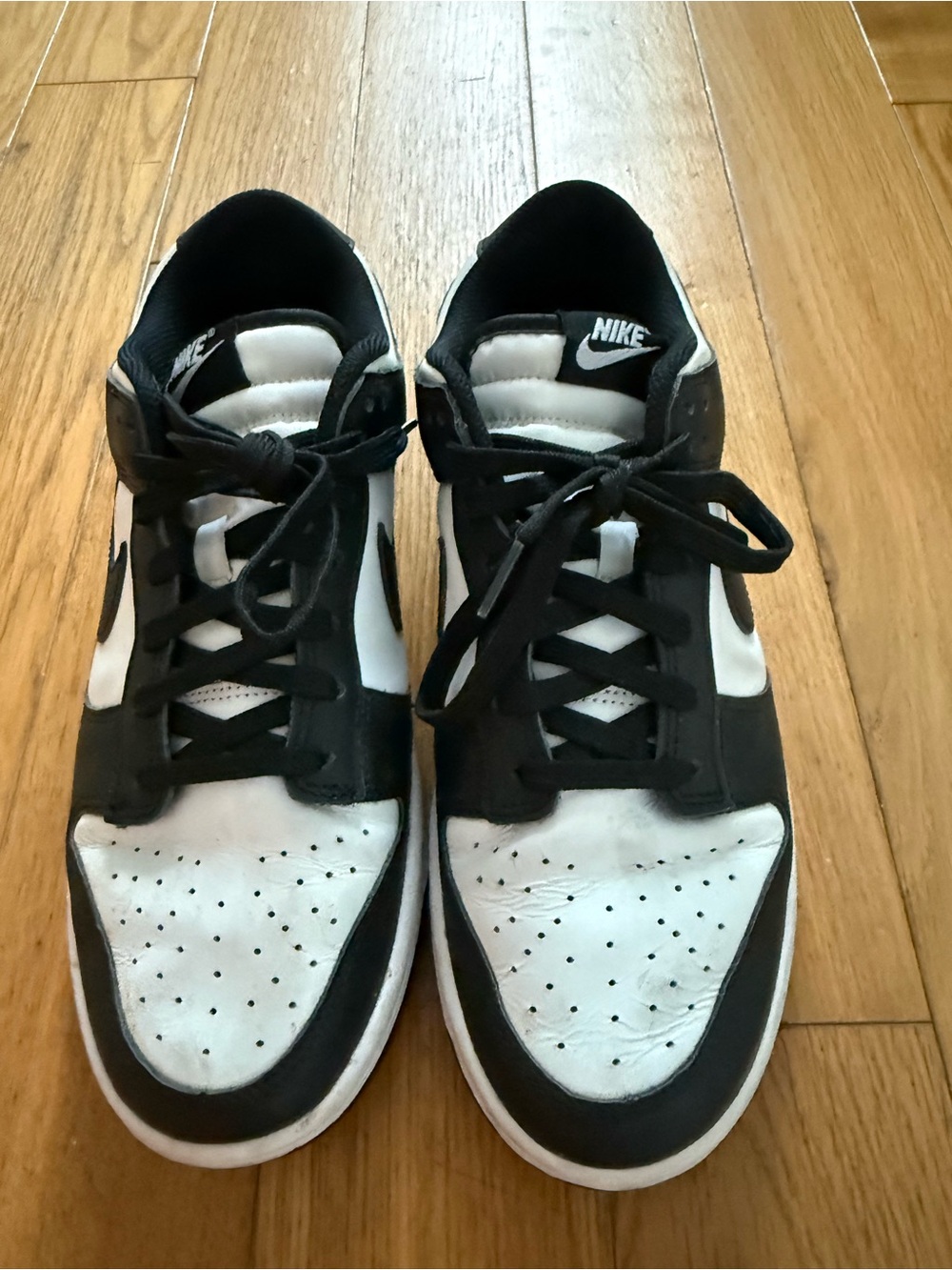 Nike Men’s Black and White Low-Top Sneakers
